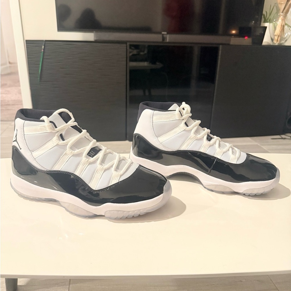 Air Jordan 11 Concord Retro